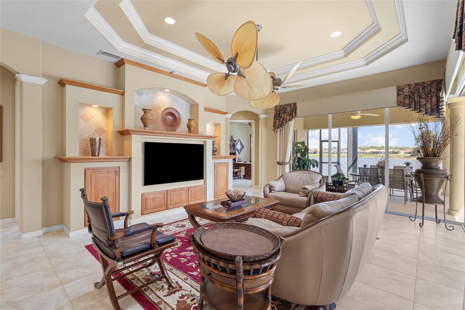 PELICAN POINTE GOLF & COUNTRY - Residential