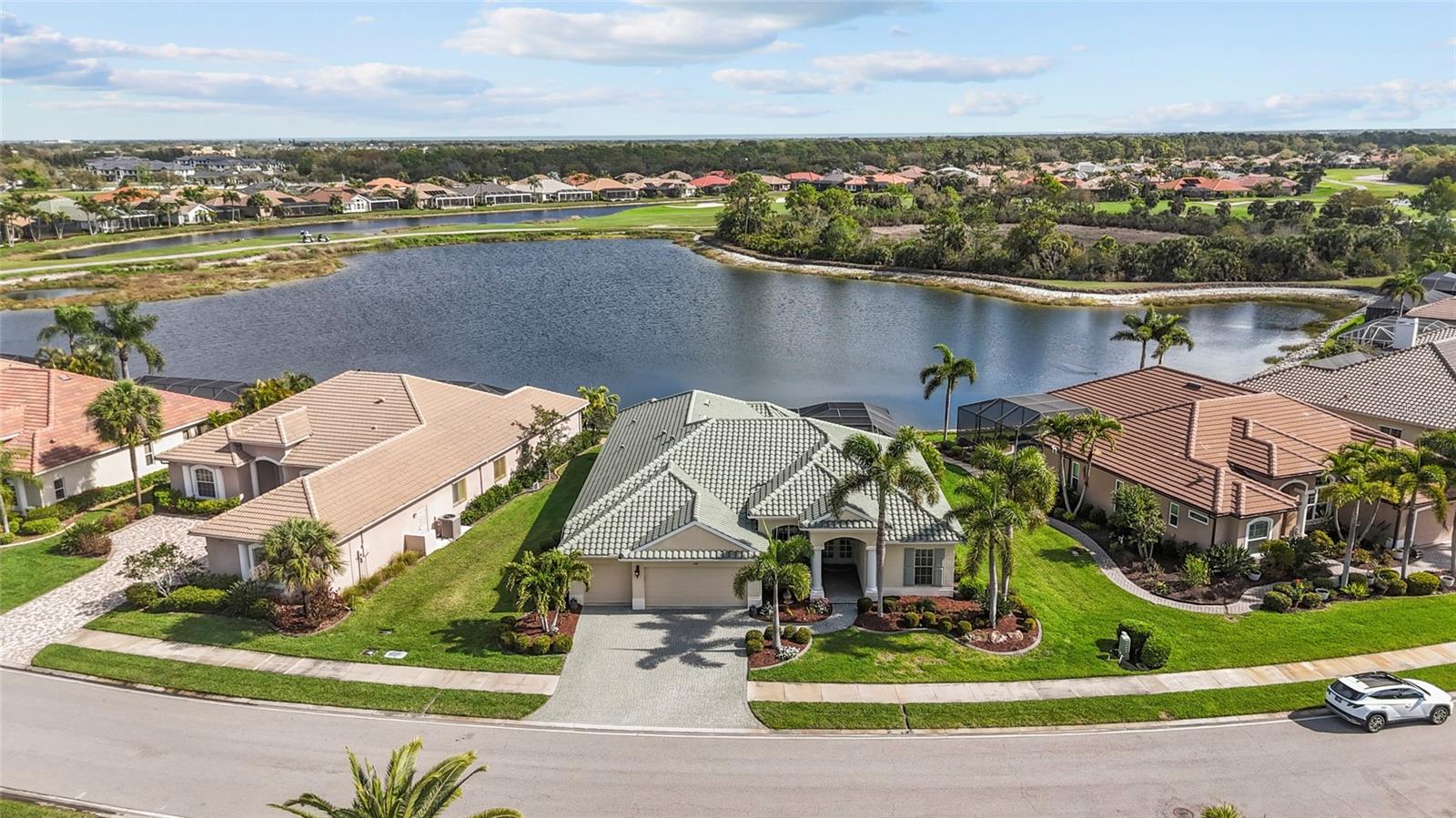 PELICAN POINTE GOLF & COUNTRY - Residential