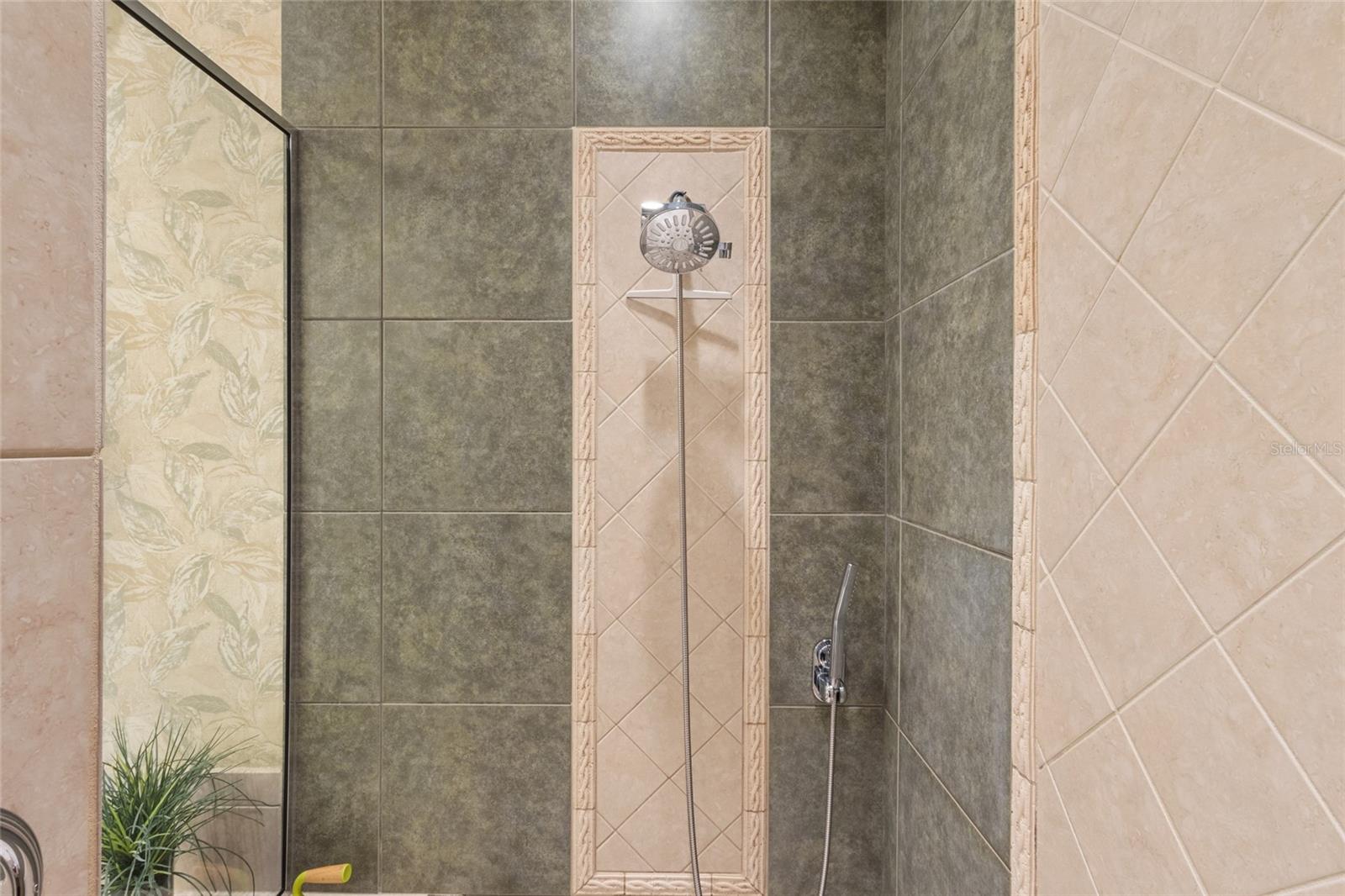 PELICAN POINTE GOLF & COUNTRY - Residential