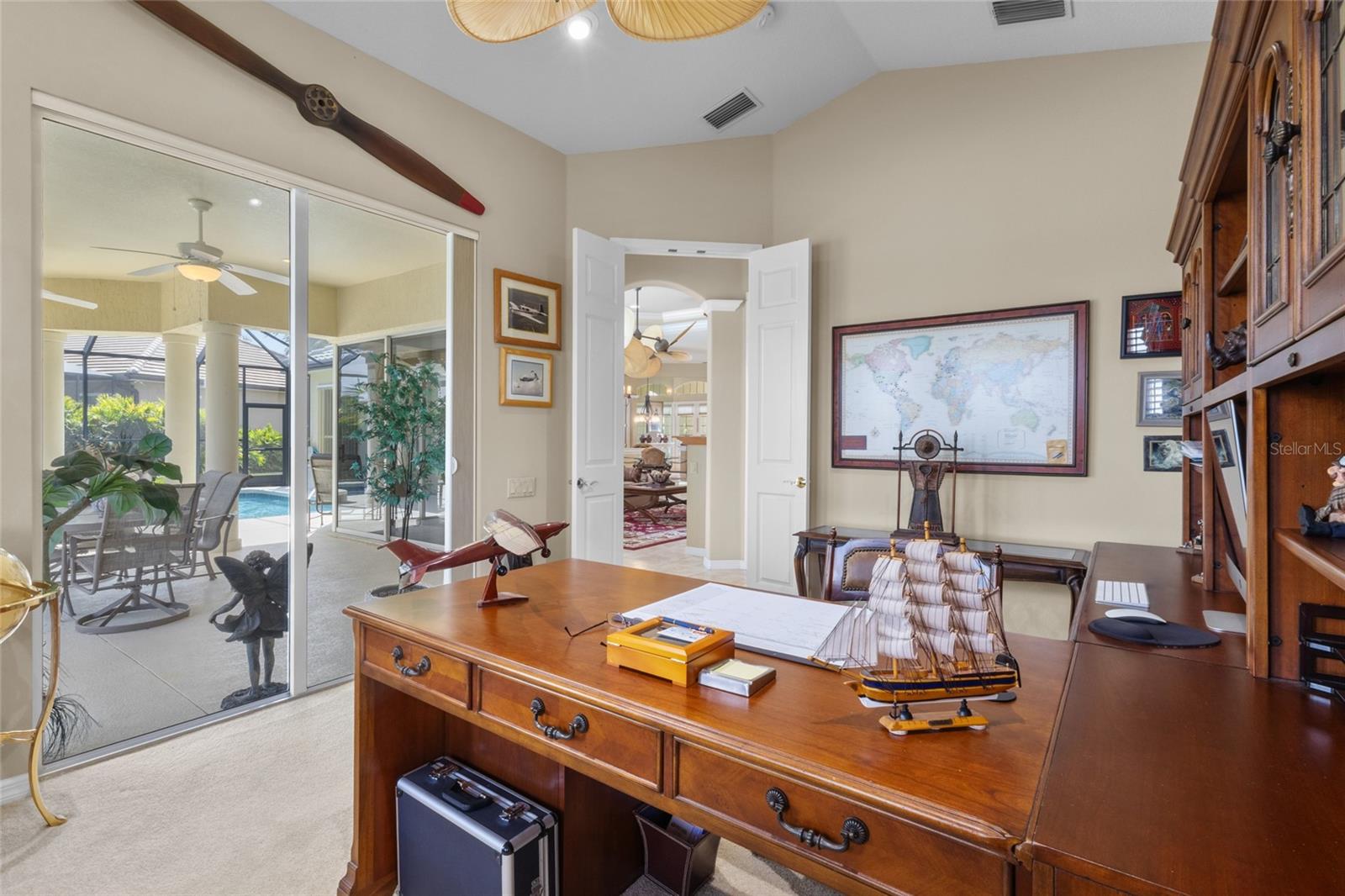 PELICAN POINTE GOLF & COUNTRY - Residential