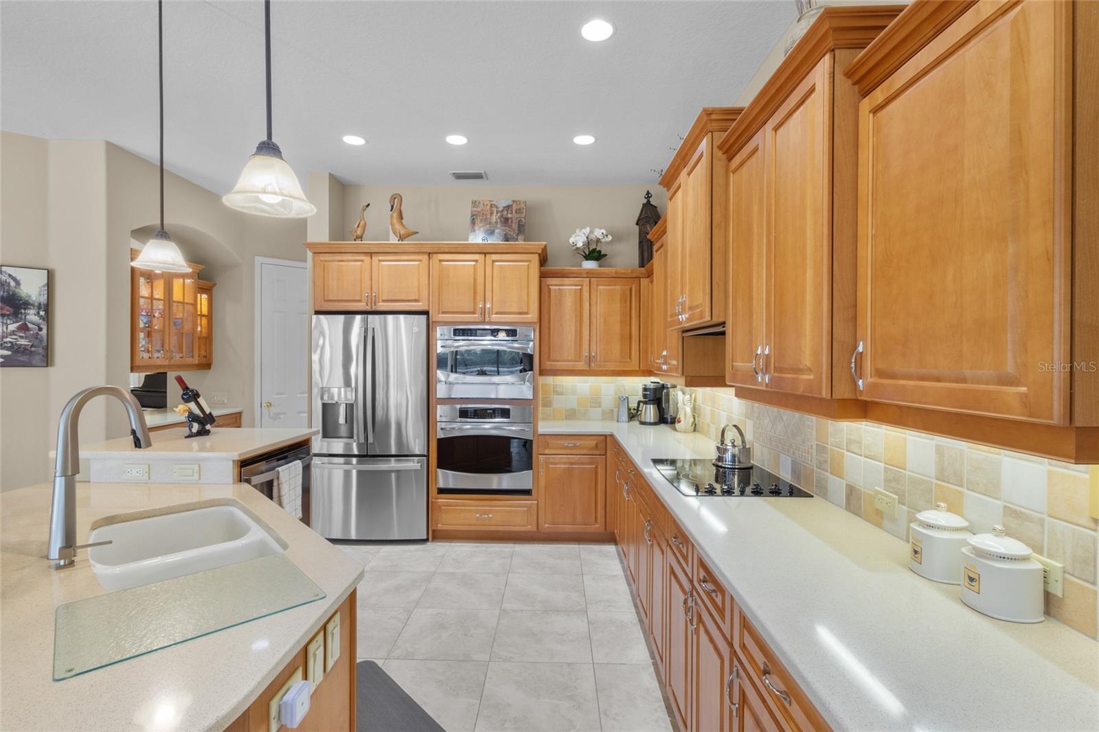 PELICAN POINTE GOLF & COUNTRY - Residential