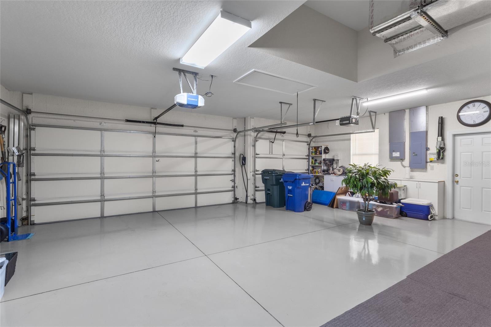 PELICAN POINTE GOLF & COUNTRY - Residential