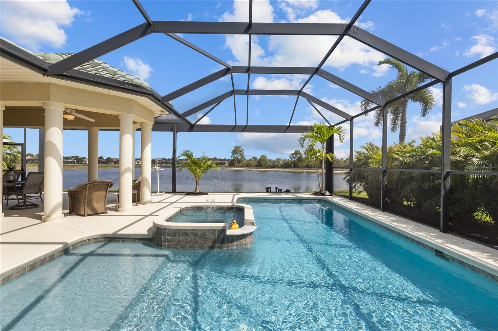 PELICAN POINTE GOLF & COUNTRY - Residential