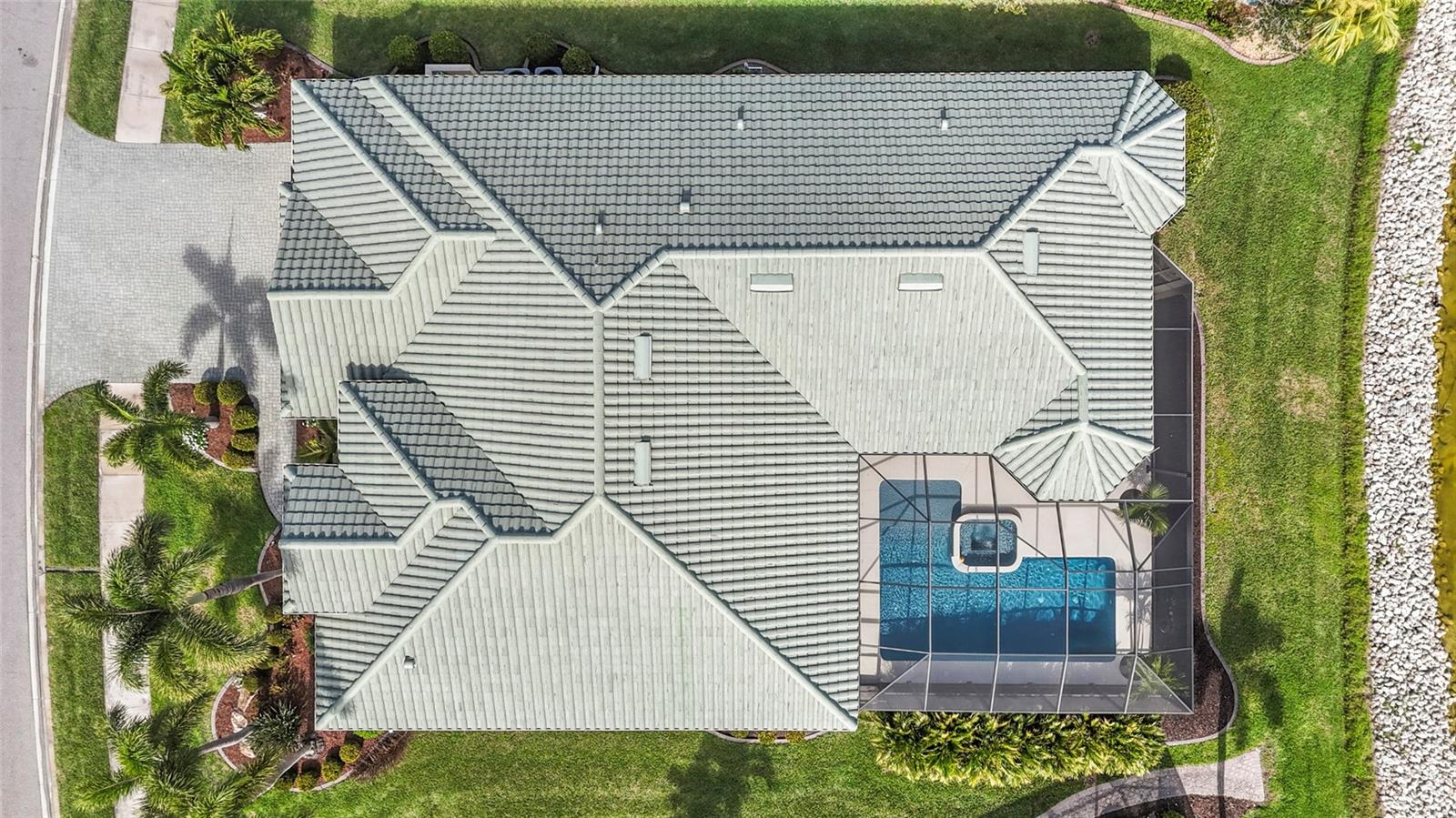 PELICAN POINTE GOLF & COUNTRY - Residential