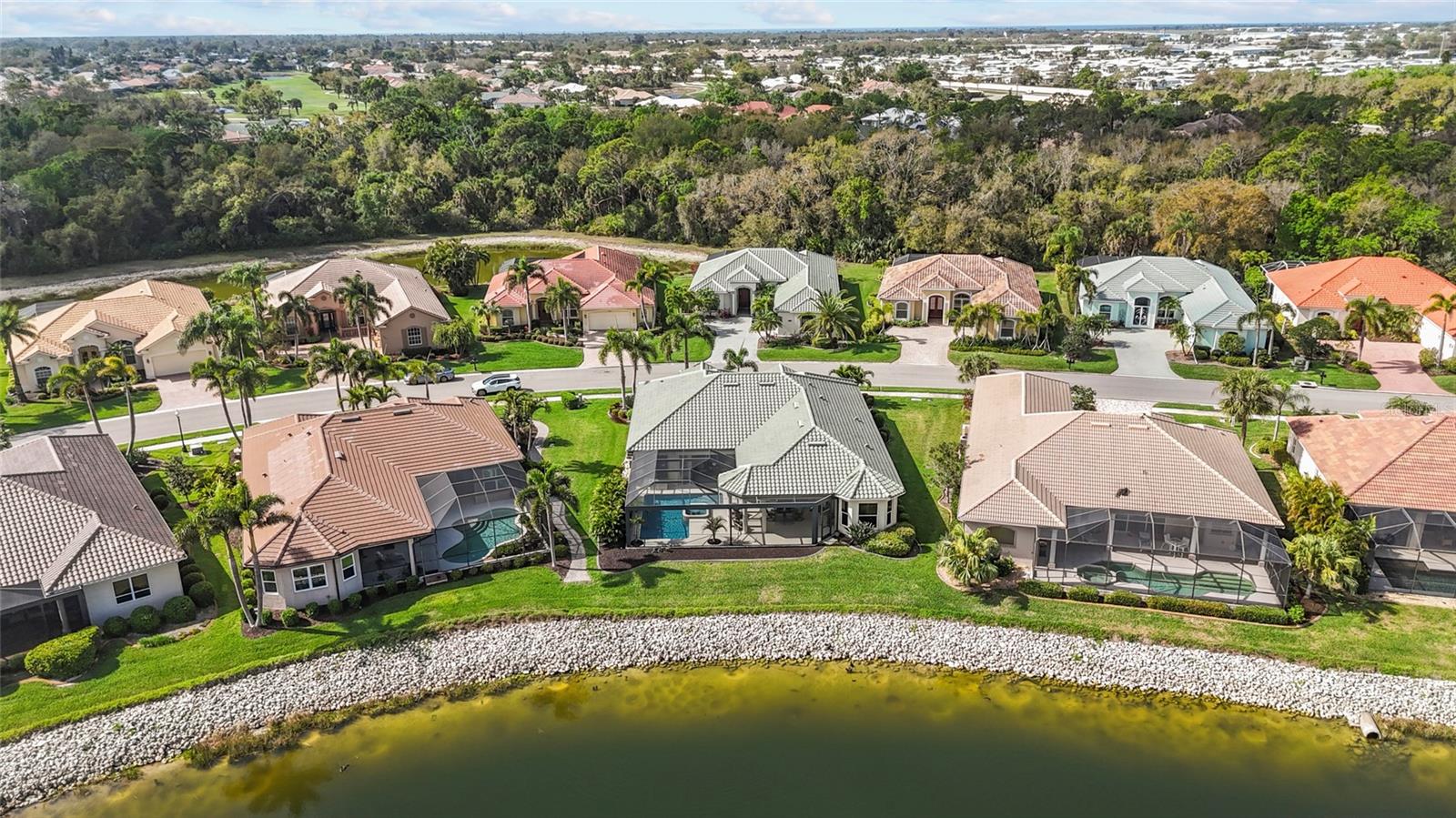 PELICAN POINTE GOLF & COUNTRY - Residential