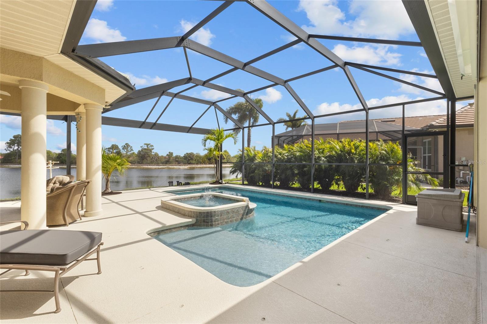 PELICAN POINTE GOLF & COUNTRY - Residential