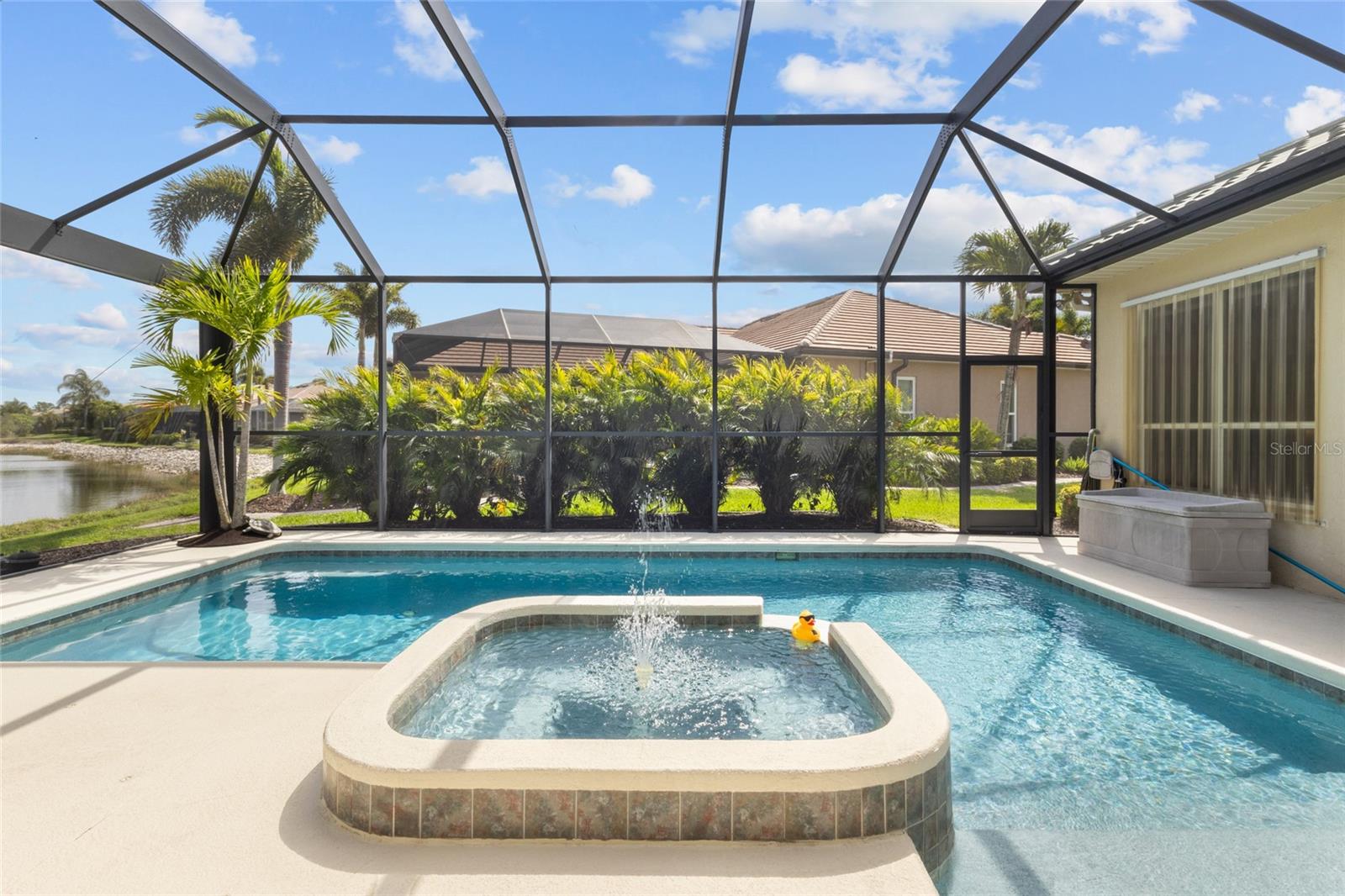 PELICAN POINTE GOLF & COUNTRY - Residential