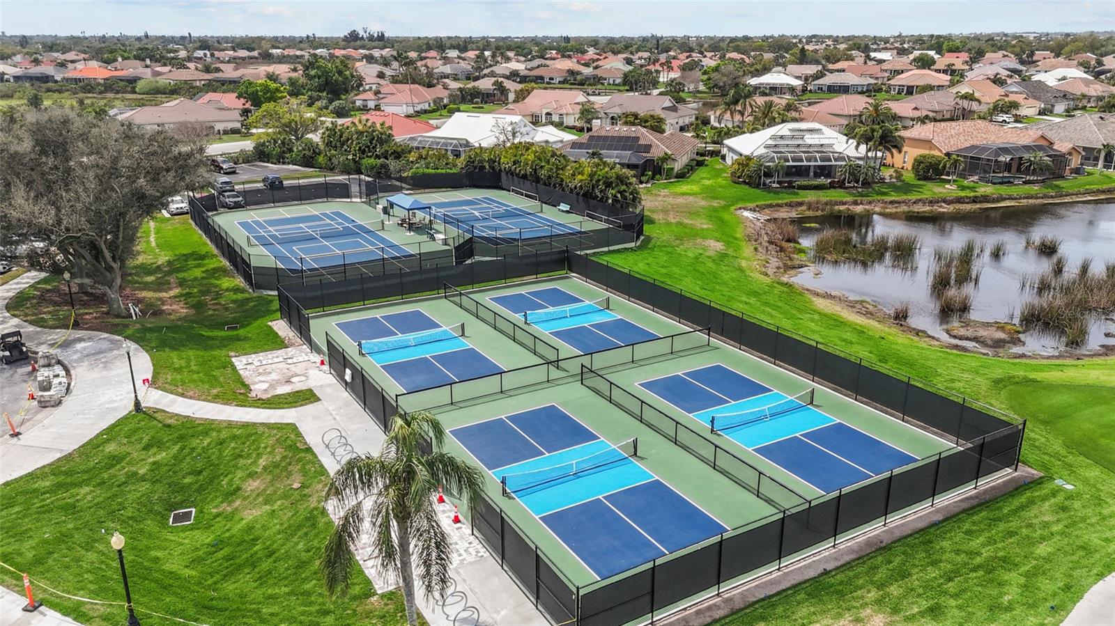 PELICAN POINTE GOLF & COUNTRY - Residential