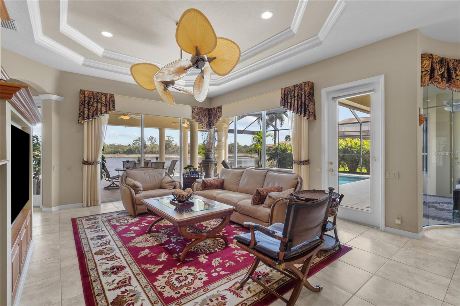 PELICAN POINTE GOLF & COUNTRY - Residential