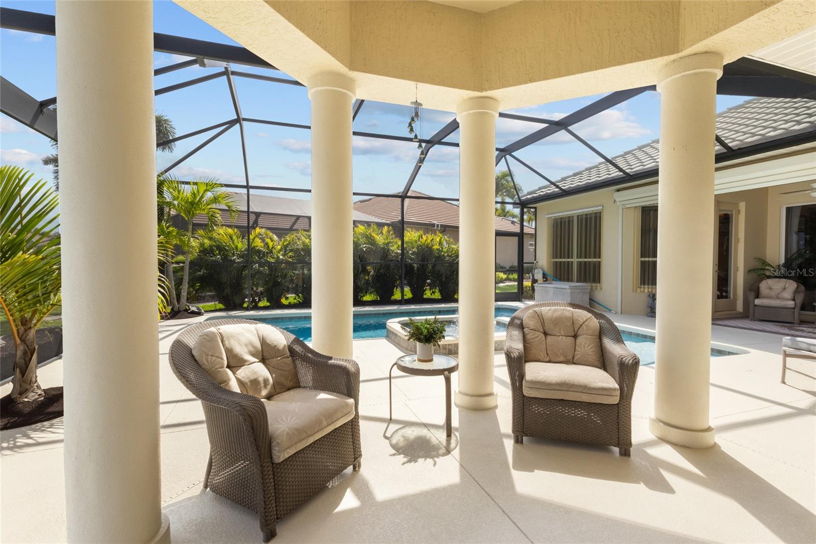 PELICAN POINTE GOLF & COUNTRY - Residential