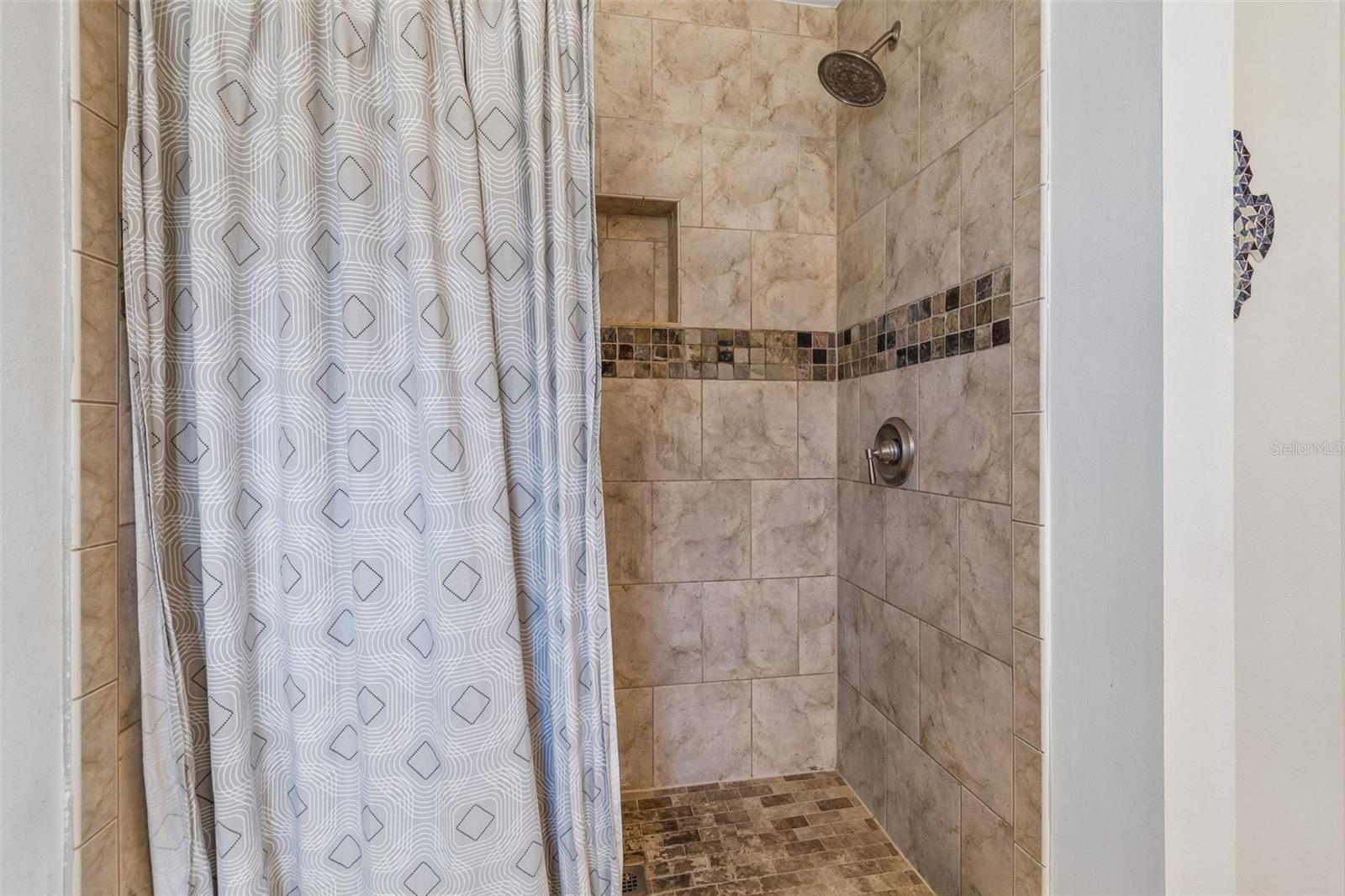 BLOOMINGDALE SEC A UNIT 1V - Residential