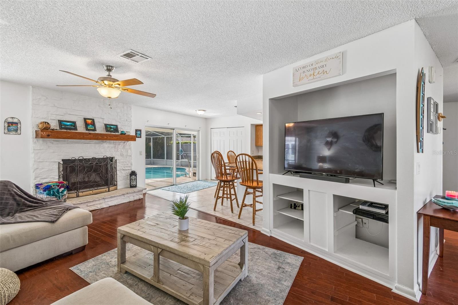 BLOOMINGDALE SEC A UNIT 1V - Residential