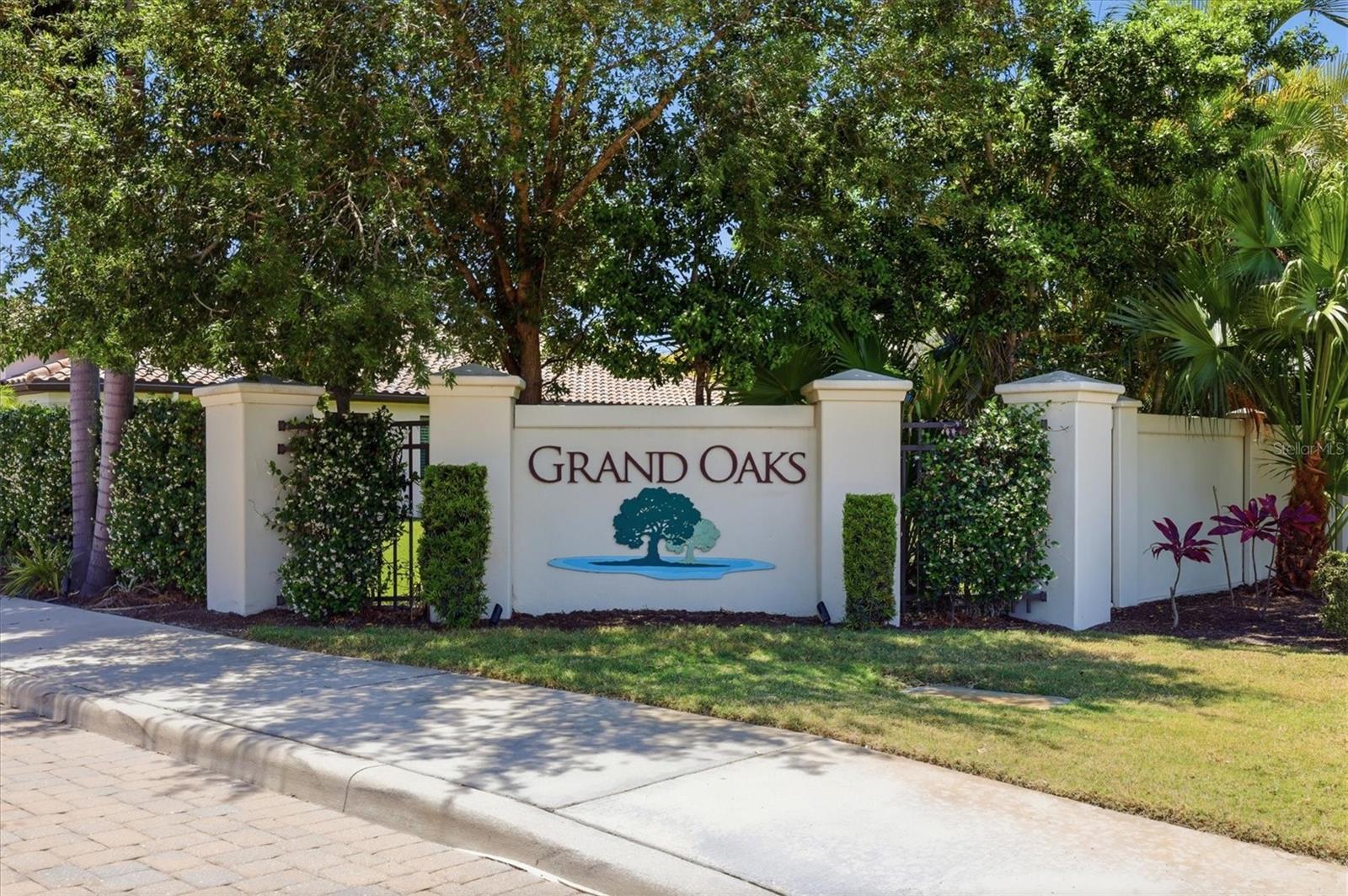 GRAND OAKS - Residential