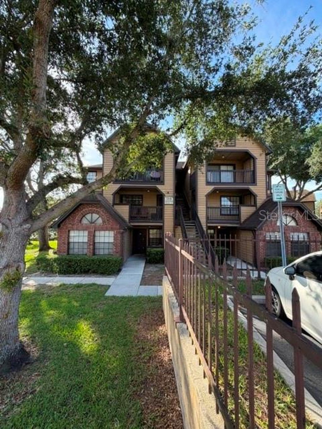 Photo of 355 Lakepointe Drive #304, Altamonte Springs, FL 32701 (MLS # O6398545)