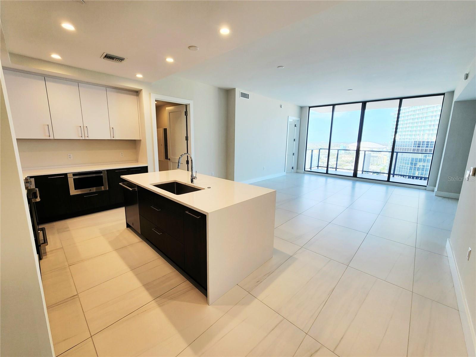 ART HOUSE CONDOMINIUM - Residential Lease