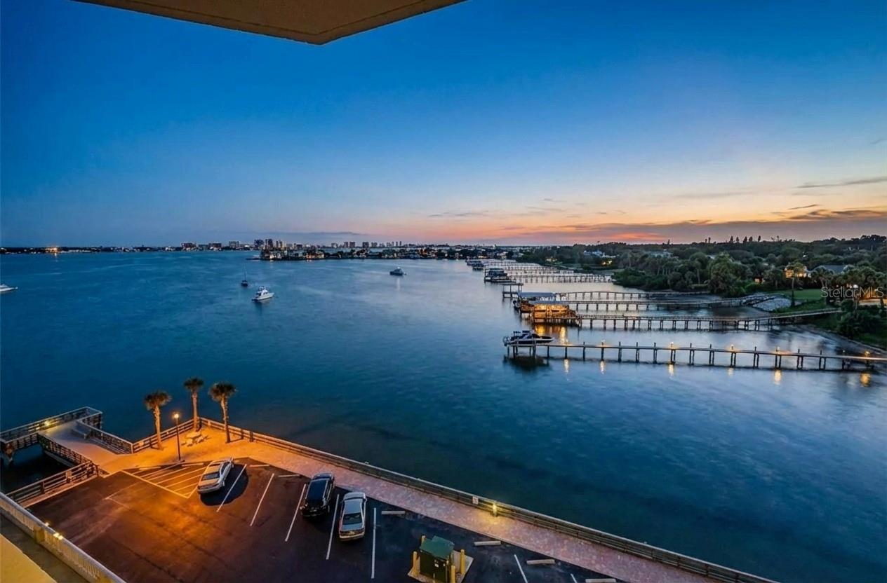 HARBOUR  CLUB CONDO NO 3 - Residential