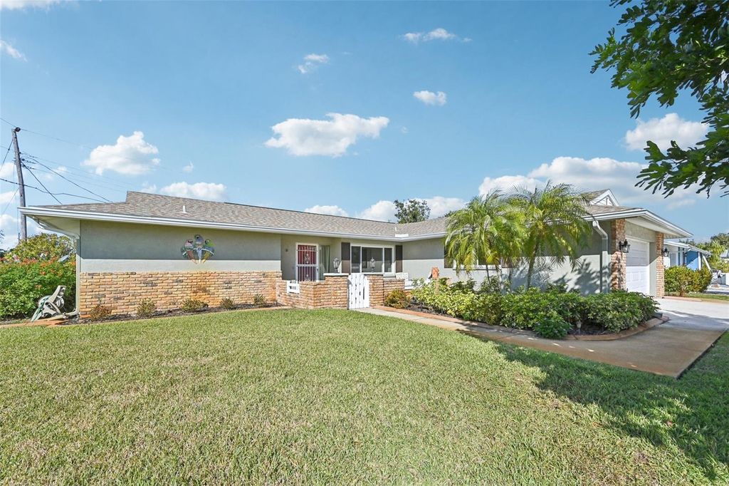 Photo of 101 Algiers Drive, Venice, FL 34293 (MLS # A4682254)