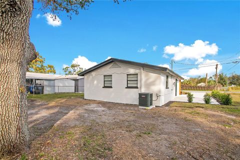 A home in LAKELAND