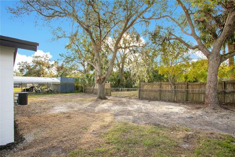 A home in LAKELAND