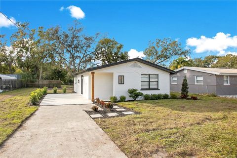 A home in LAKELAND