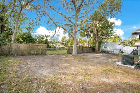 A home in LAKELAND