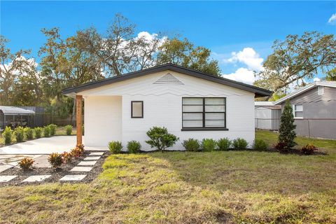 A home in LAKELAND