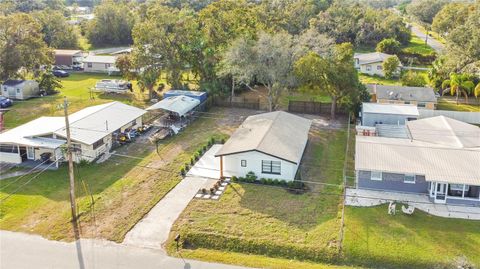 A home in LAKELAND