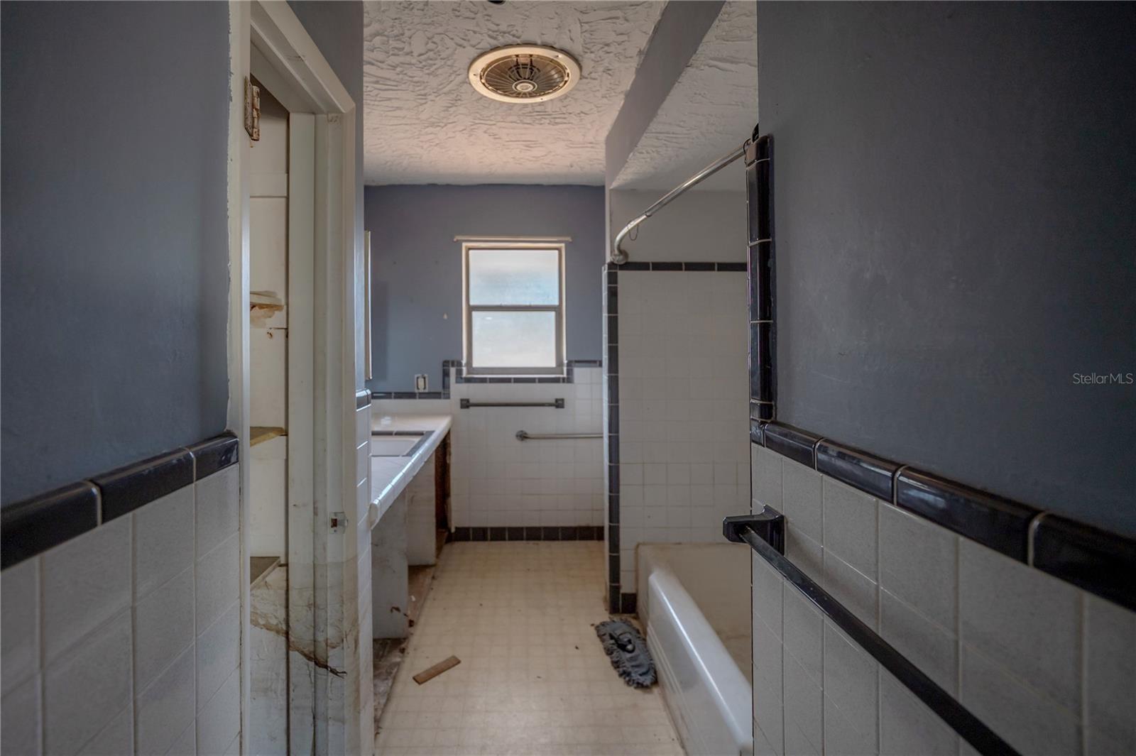 LAKEWOOD - Residential