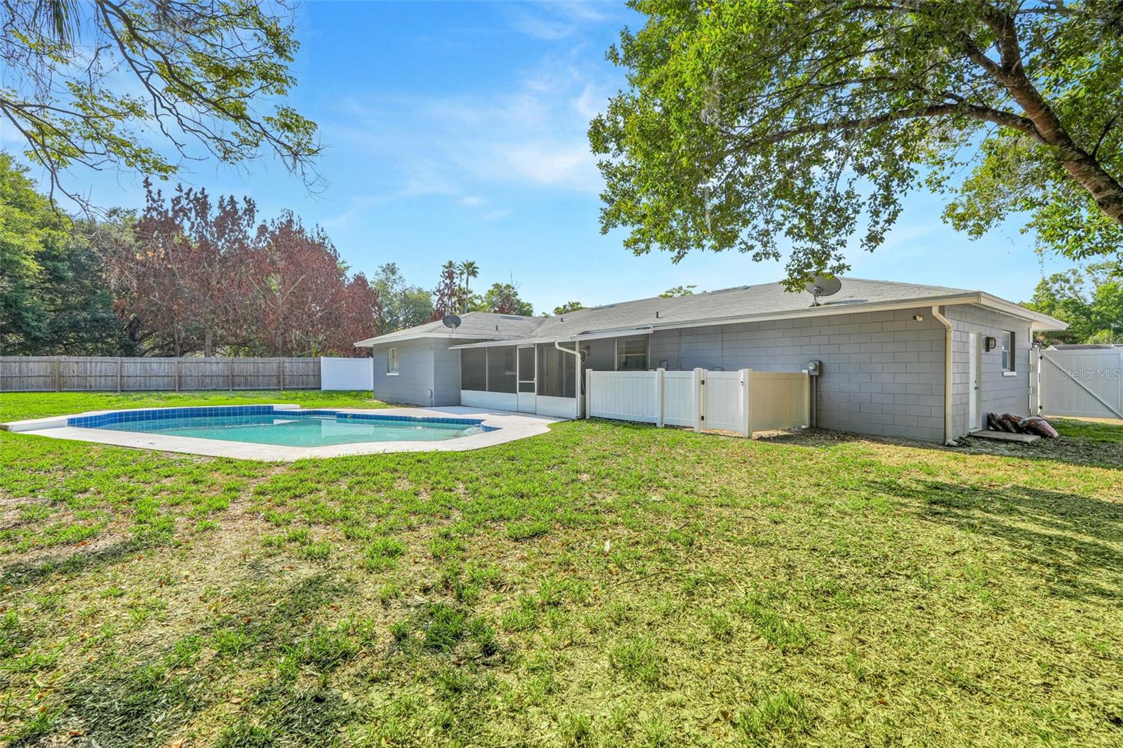 GRANADA WOODS - Residential