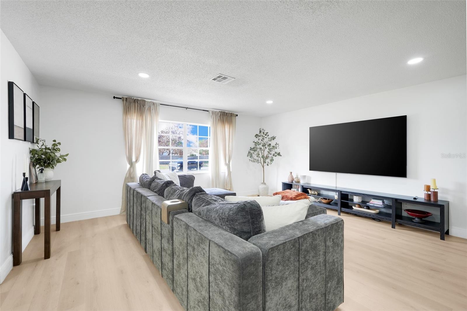 GRANADA WOODS - Residential