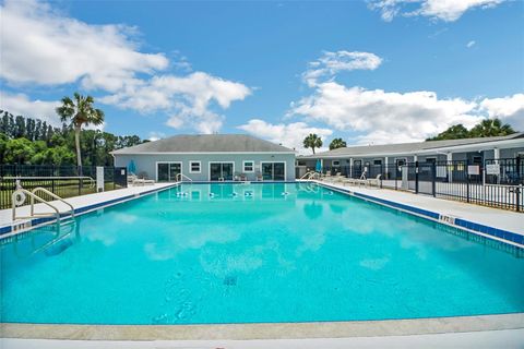 A home in TAVARES