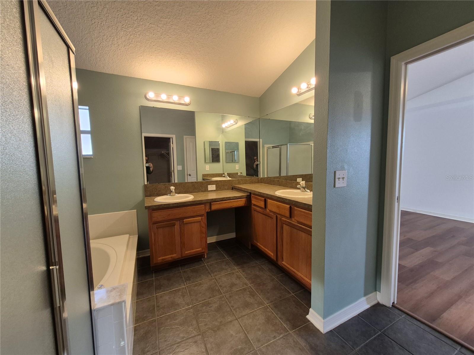 OAK CREEK PH 1 - Residential Lease