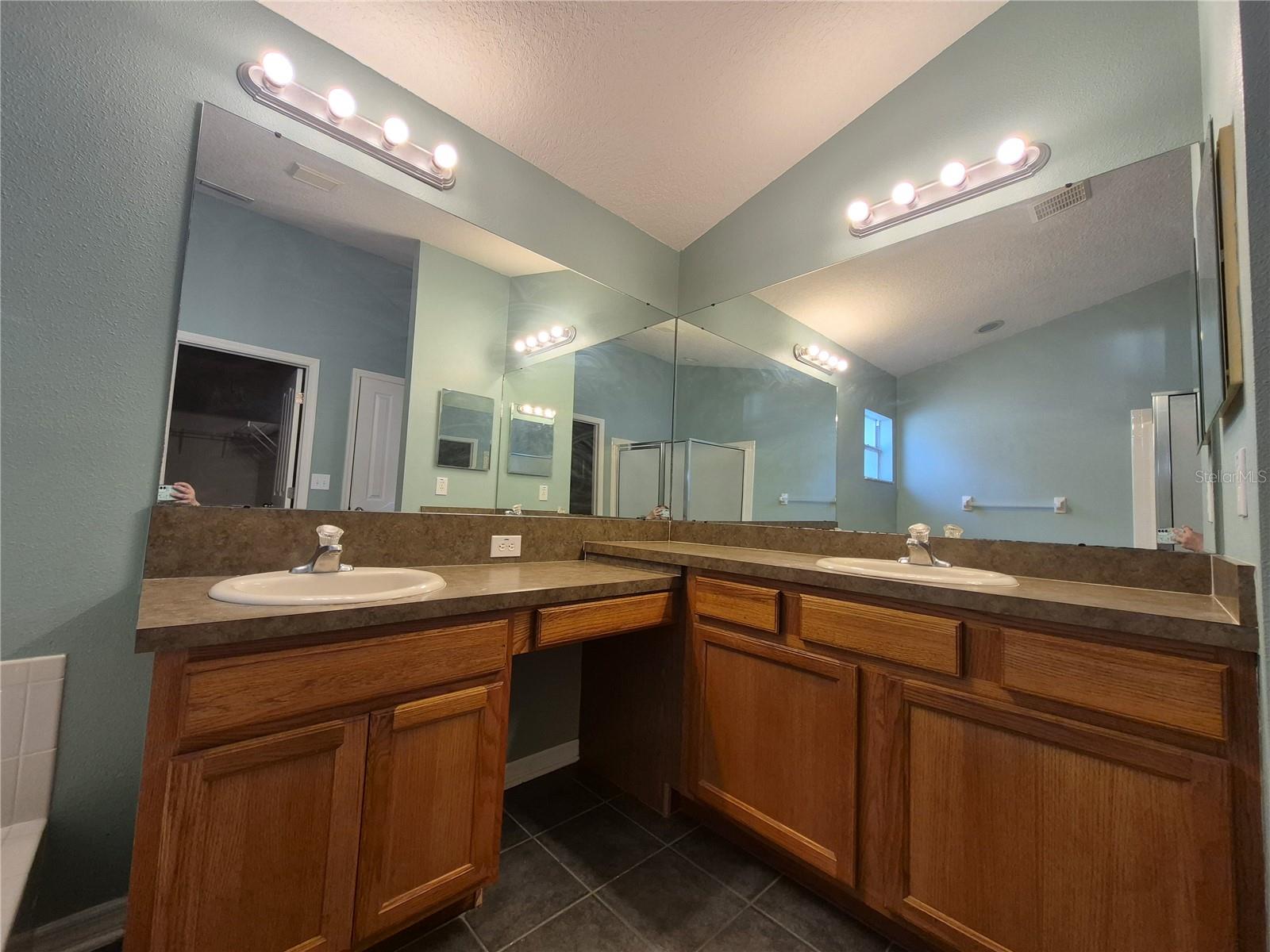 OAK CREEK PH 1 - Residential Lease