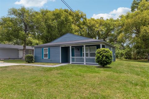 Photo of 505 Petteway Drive, Lakeland, FL 33805 (MLS # TB8497787)