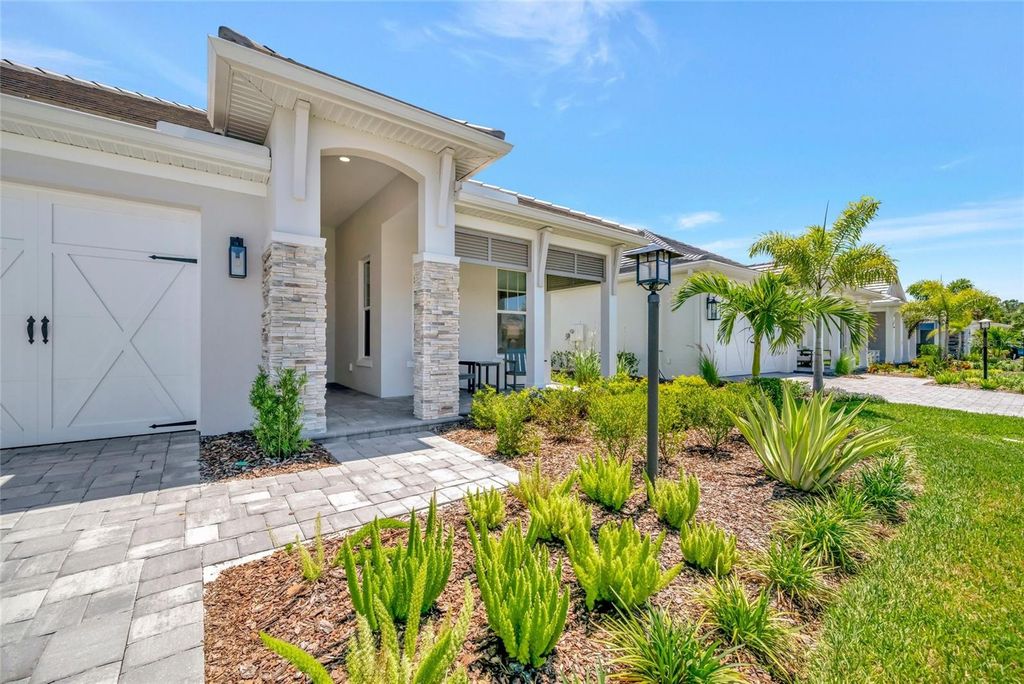 Photo of 1124 Waterline Court, Sarasota, FL 34240 (MLS # A4692511)