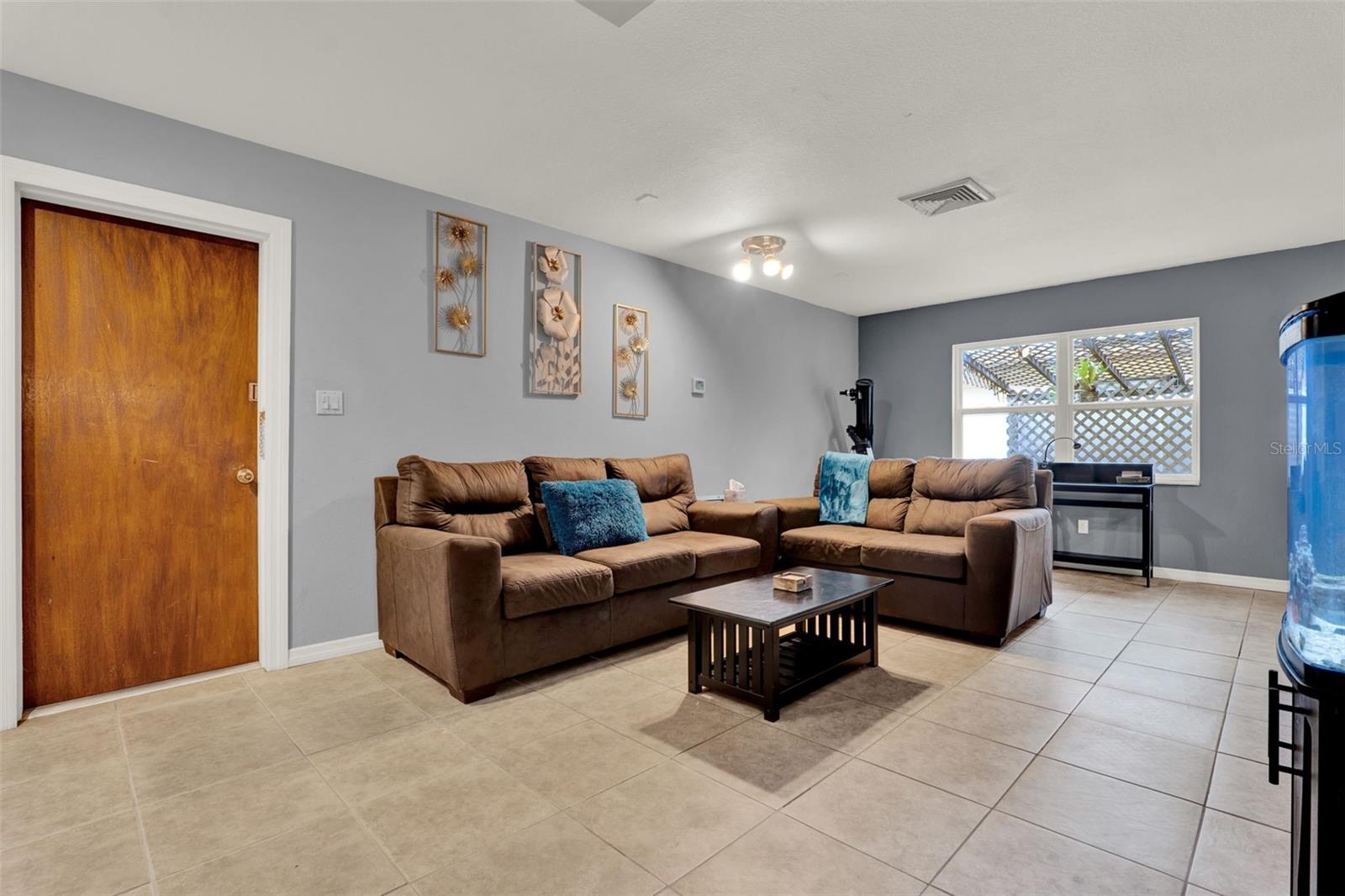 2028 LEANNE COURT