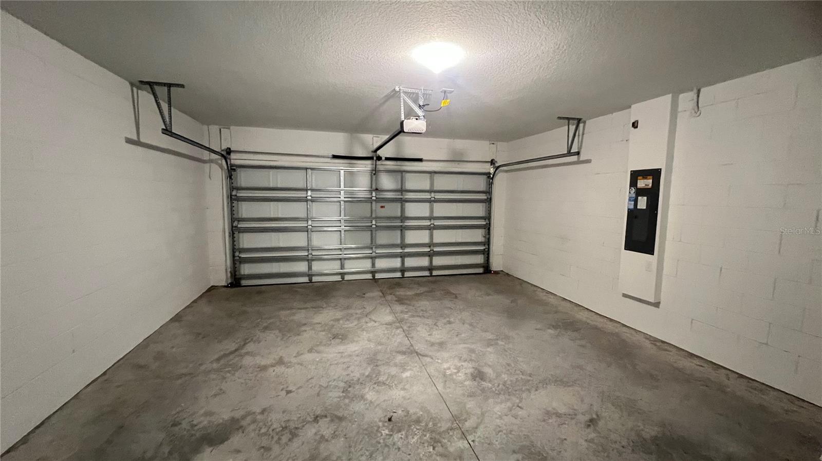 LAKE DEER ESTATES - Residential Lease