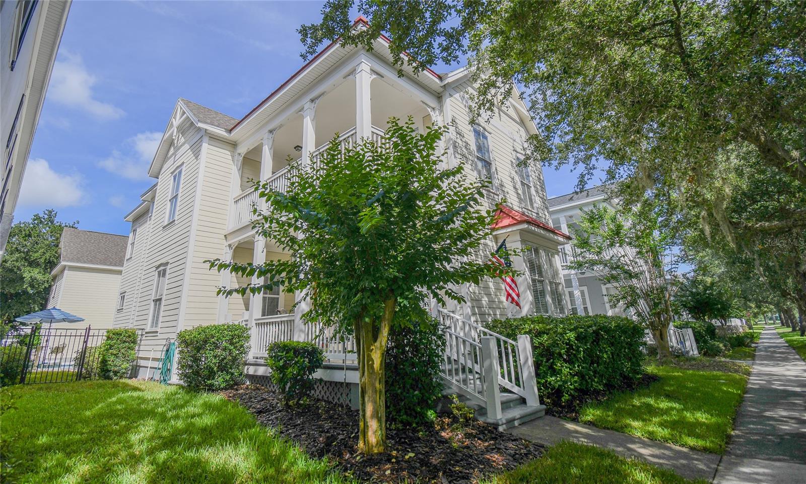 914 WATERSIDE DRIVE