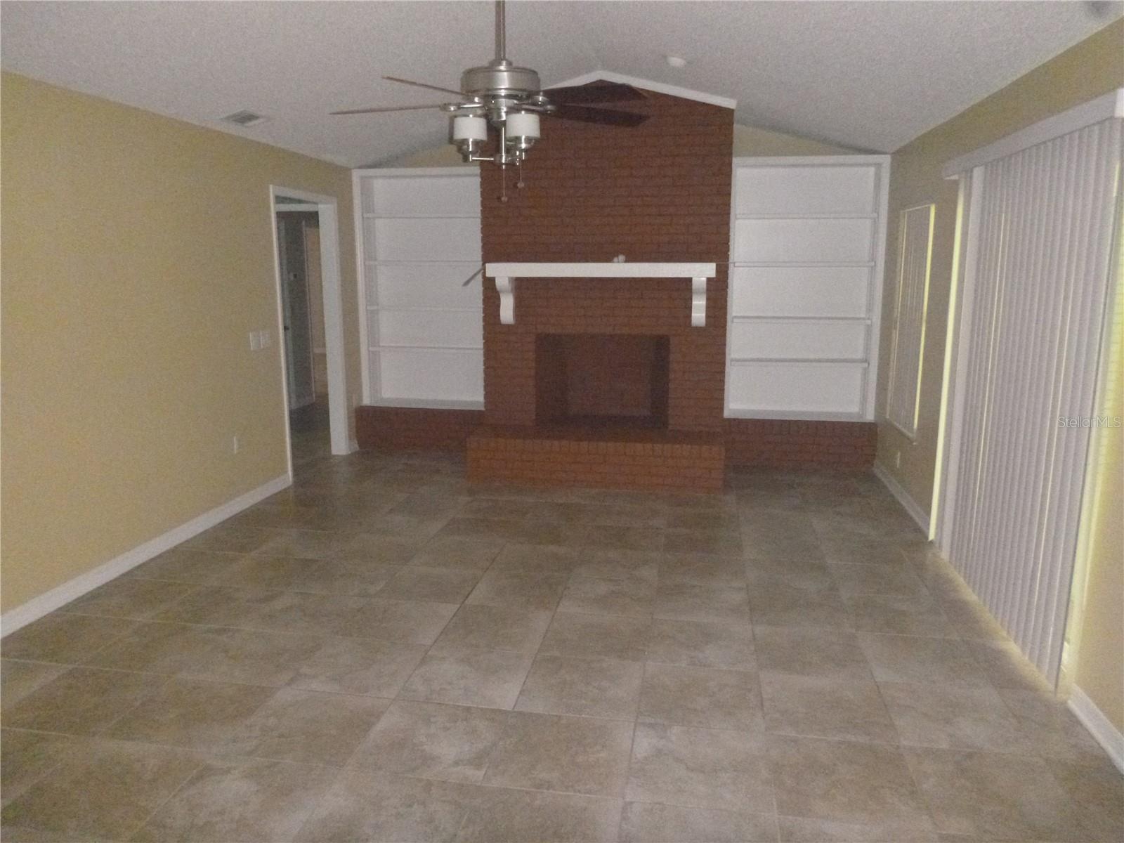 BLOOMINGDALE SEC D UNIT 02 - Residential Lease