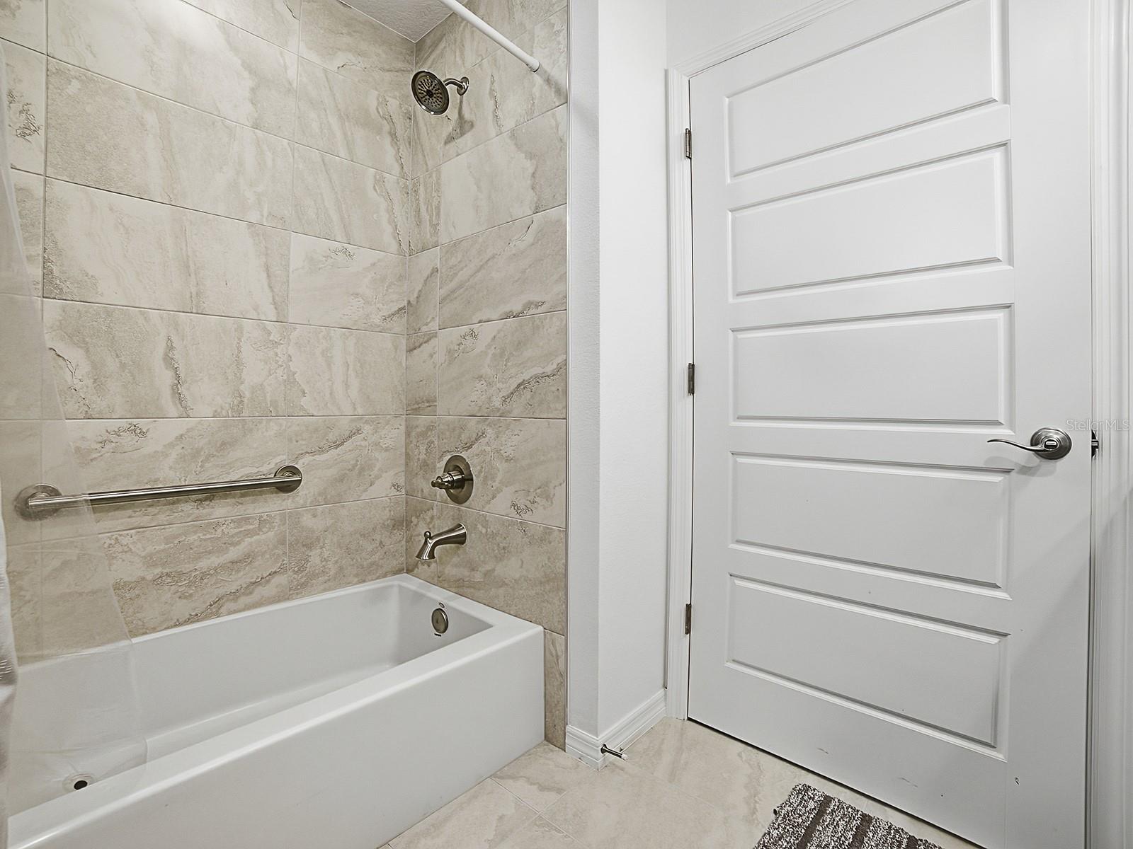 VILLAGES/SOUTHERN OAKS UN 246 - Residential