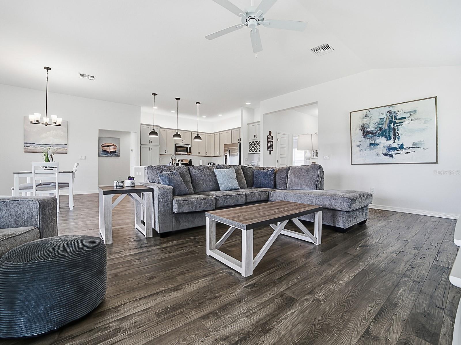 VILLAGES/SOUTHERN OAKS UN 246 - Residential