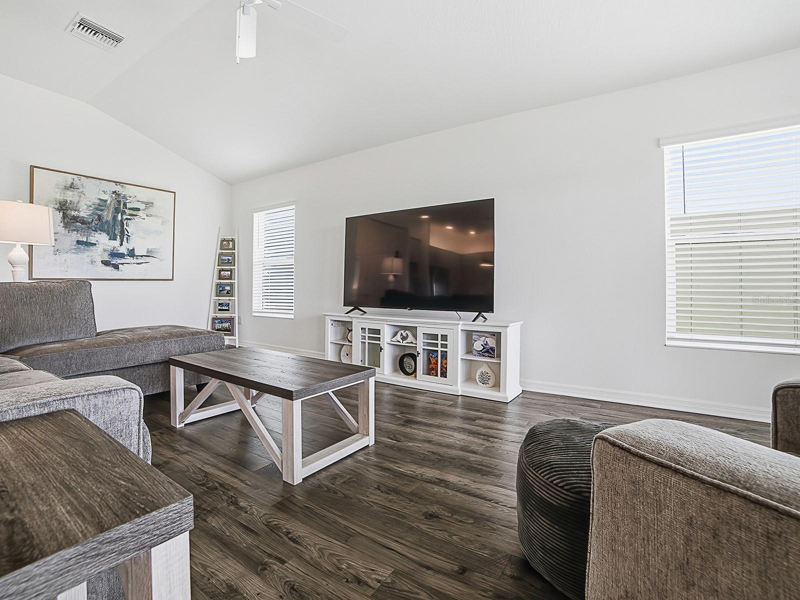 VILLAGES/SOUTHERN OAKS UN 246 - Residential