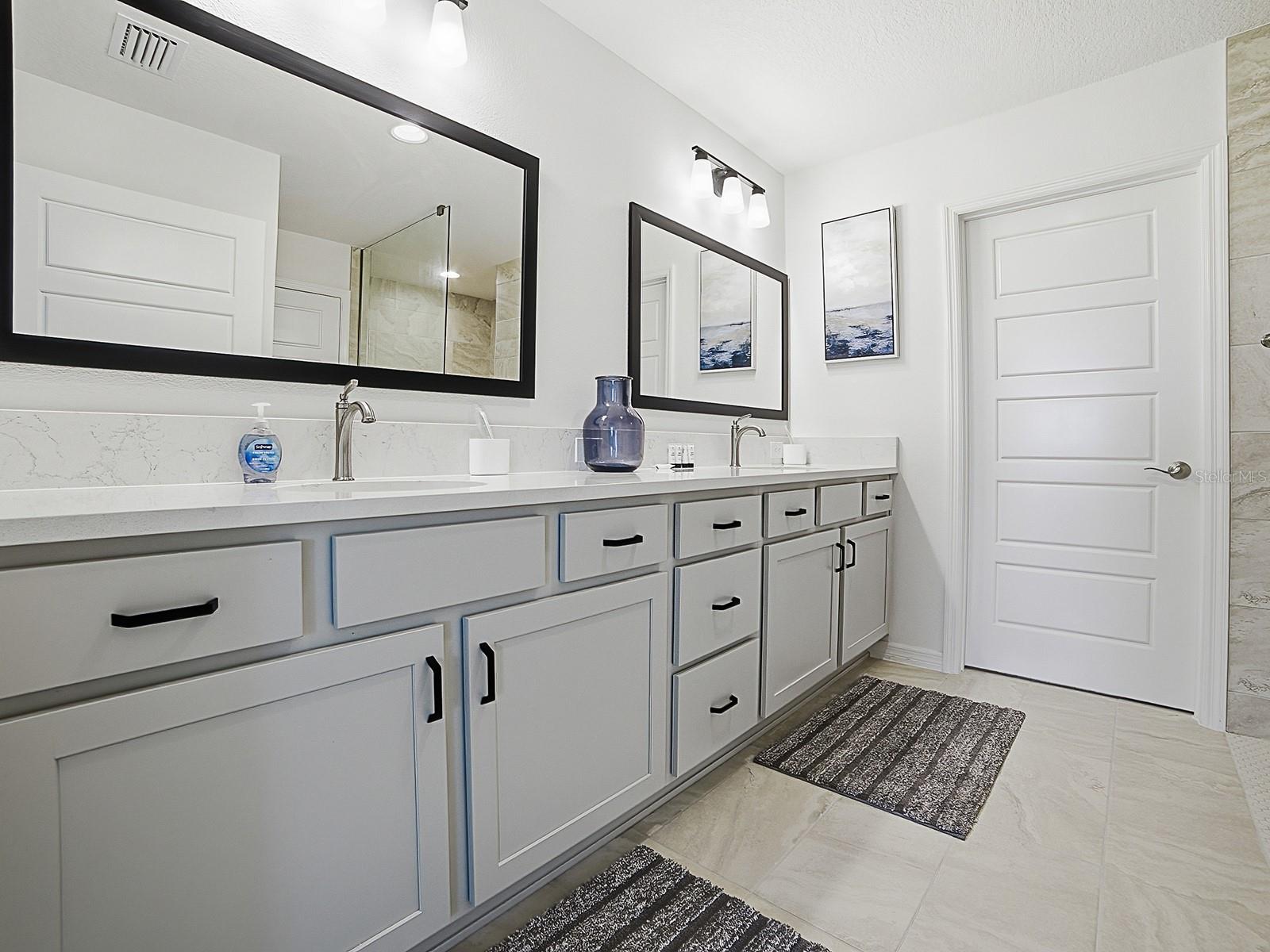 VILLAGES/SOUTHERN OAKS UN 246 - Residential