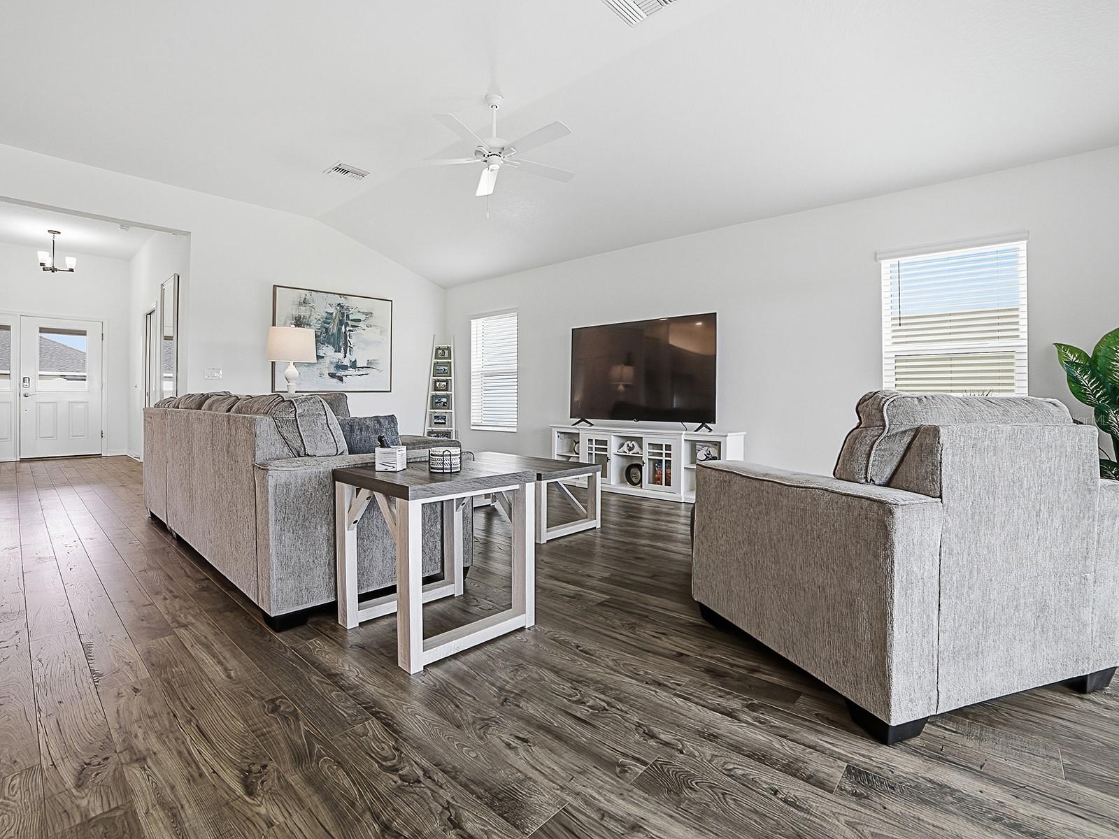 VILLAGES/SOUTHERN OAKS UN 246 - Residential