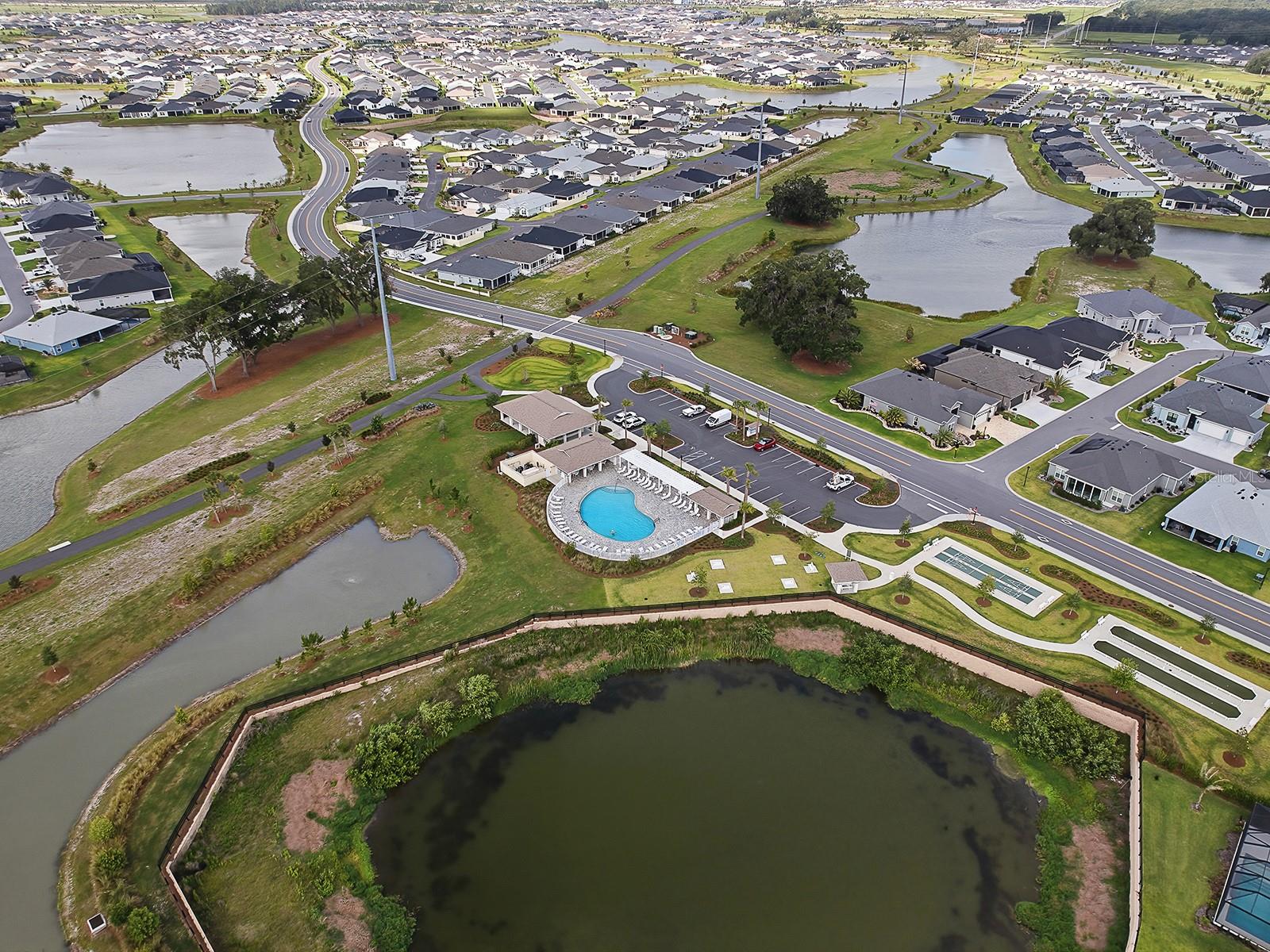 VILLAGES/SOUTHERN OAKS UN 246 - Residential