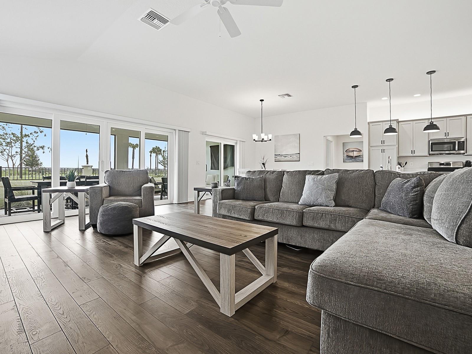 VILLAGES/SOUTHERN OAKS UN 246 - Residential