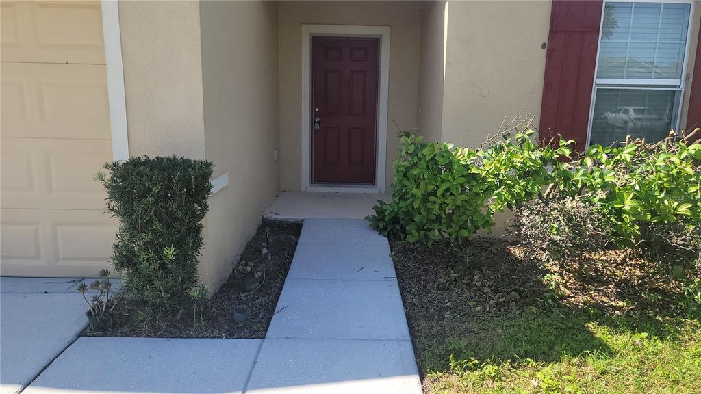 Photo of 1725 Wallace Manor Loop, Winter Haven, FL 33880 (MLS # S5142478)