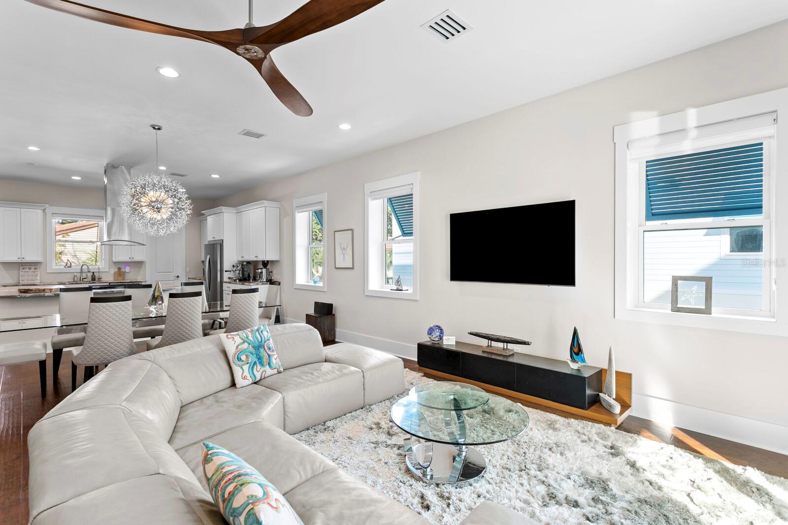 MIRA VISTA TWNHMS - Residential