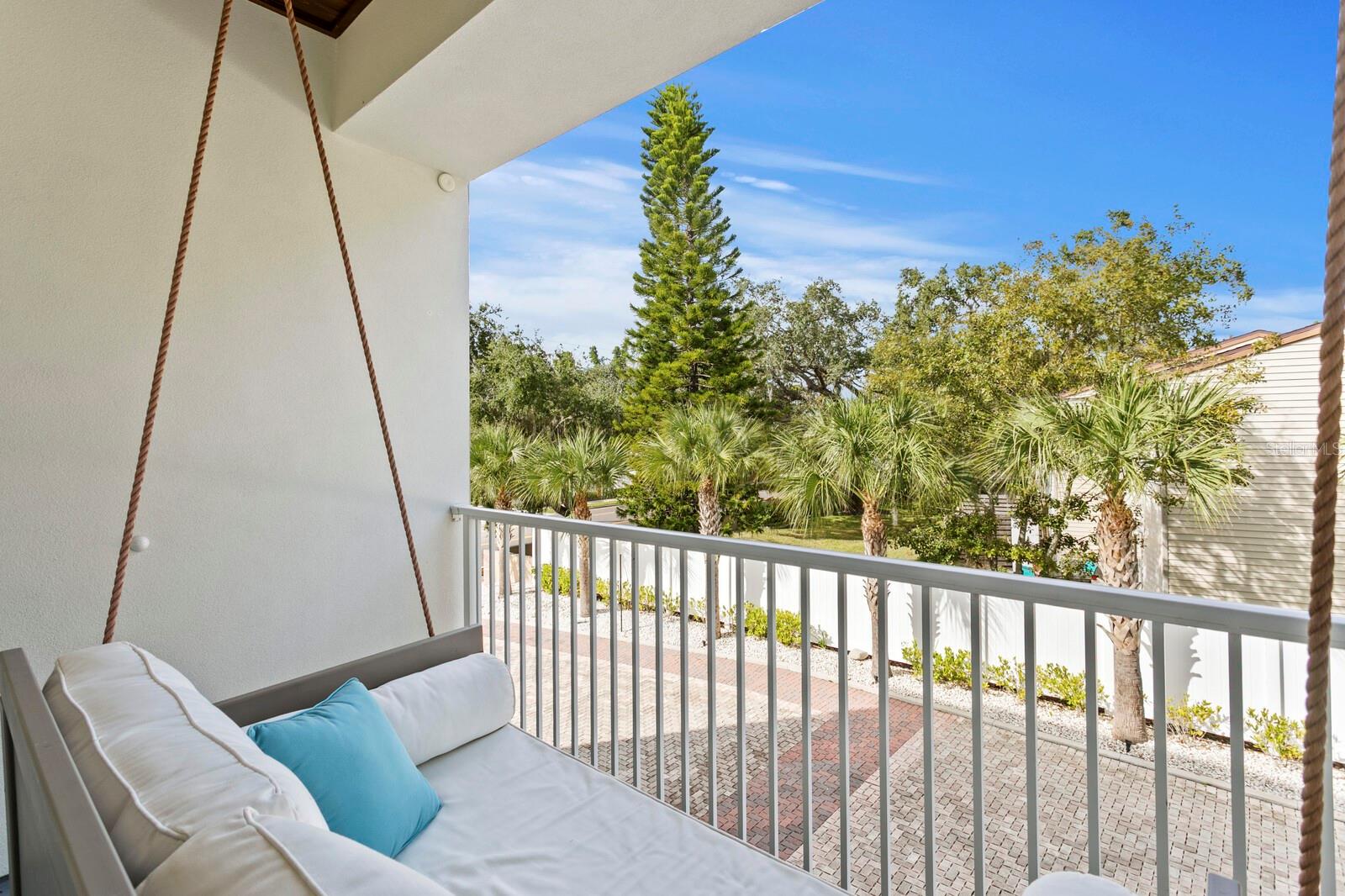 MIRA VISTA TWNHMS - Residential