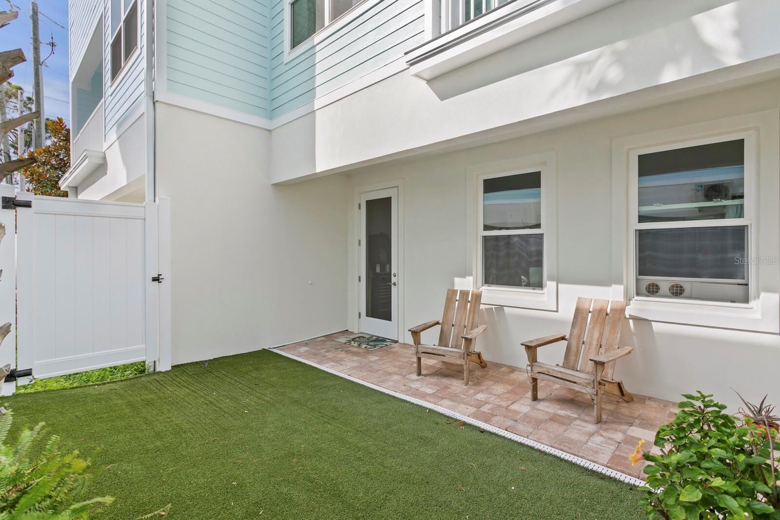 MIRA VISTA TWNHMS - Residential